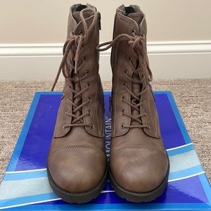 White Mountain, Frontier Taupe boots, size 8.5, only worn once or twice